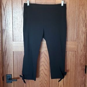 Capris, black, ties at ankles, pull-on